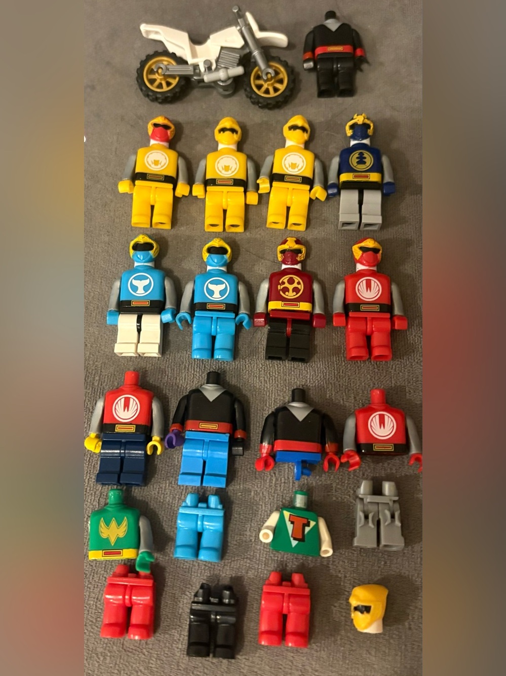 Mega Bloks Power Rangers figures Lot of 8 Complete Figure & Large Lot Body Parts